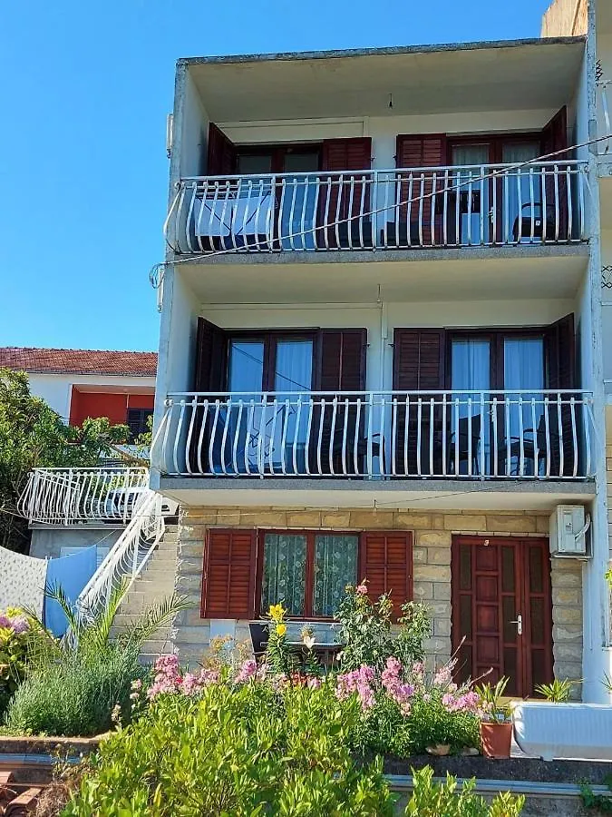 Apartmani I & J Seric Seget Vranjica 0*,  Kroatien