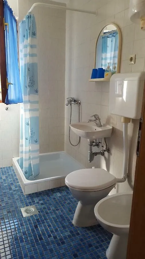 Apartmani I & J Seric Seget Vranjica Apartment
