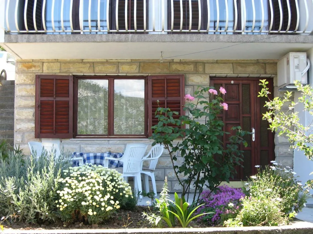 Apartmani I & J Seric Seget Vranjica Apartment