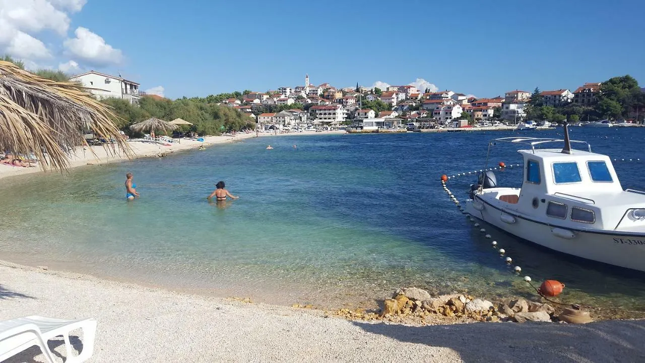 Apartmani I & J Seric Seget Vranjica Apartment